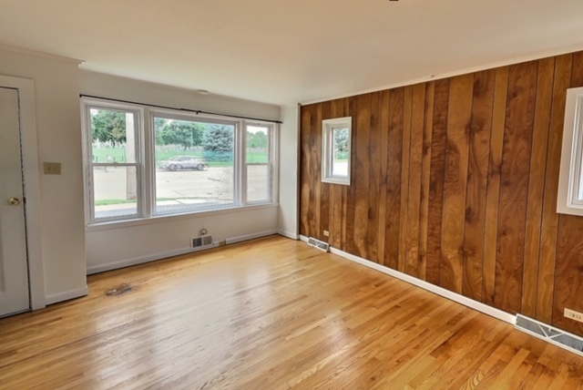 6058 West 111th Street Chicago Ridge, IL 60415 - Photo 2 of 12