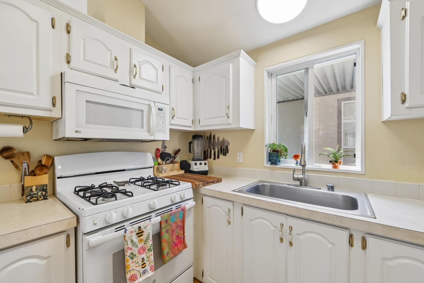 930 Rosedale Avenue, Unit 2 Capitola, CA 95010 - Photo 14 of 28
