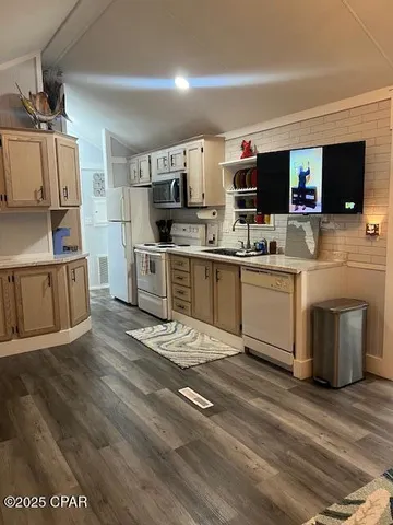 $1,900 | 1219 Thomas Drive, Unit 8, Panama City Beach, FL 32408