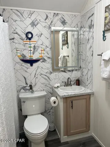 $1,900 | 1219 Thomas Drive, Unit 8, Panama City Beach, FL 32408