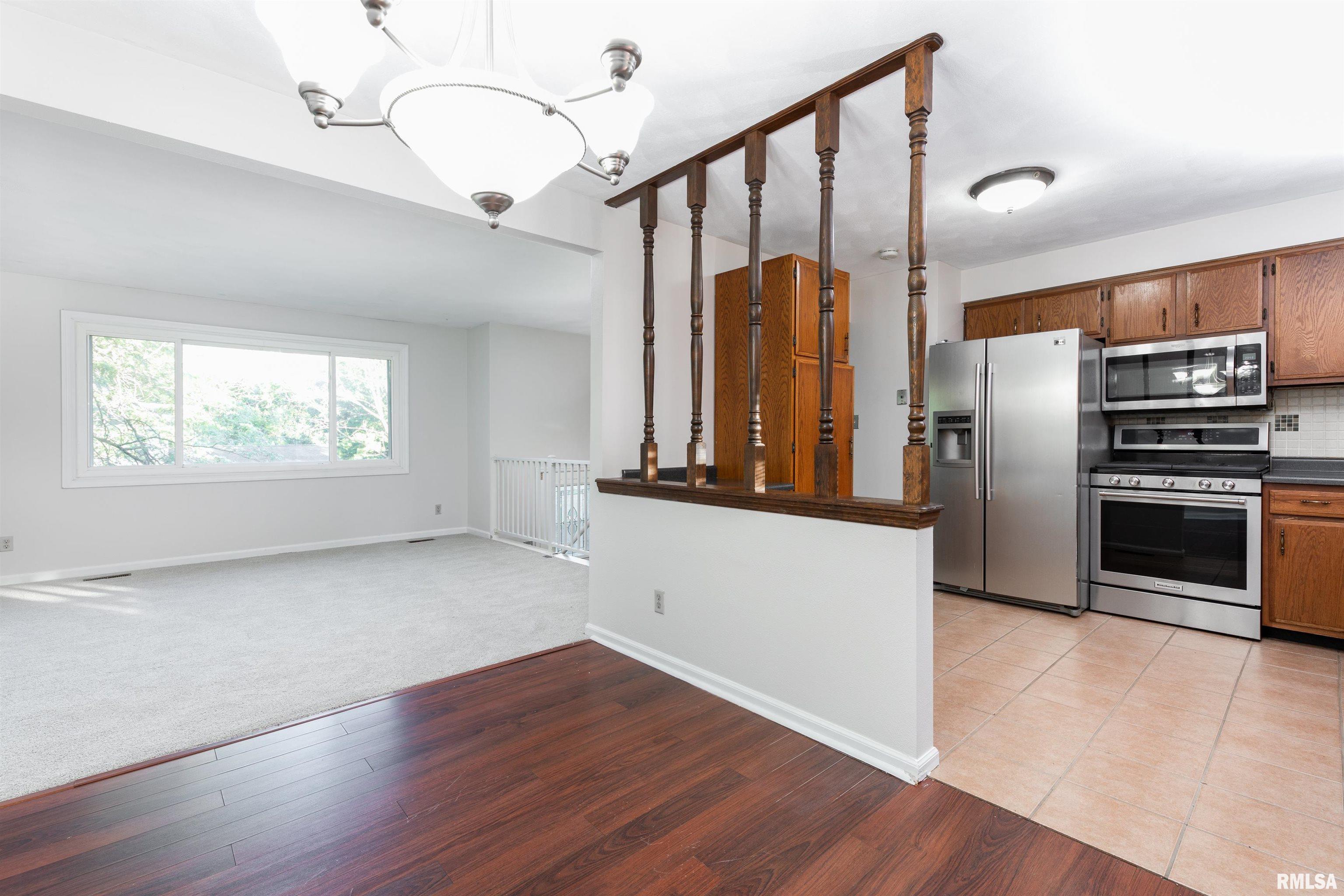 1315 West Queens Court Road Peoria, IL 61614 - Photo 14 of 52