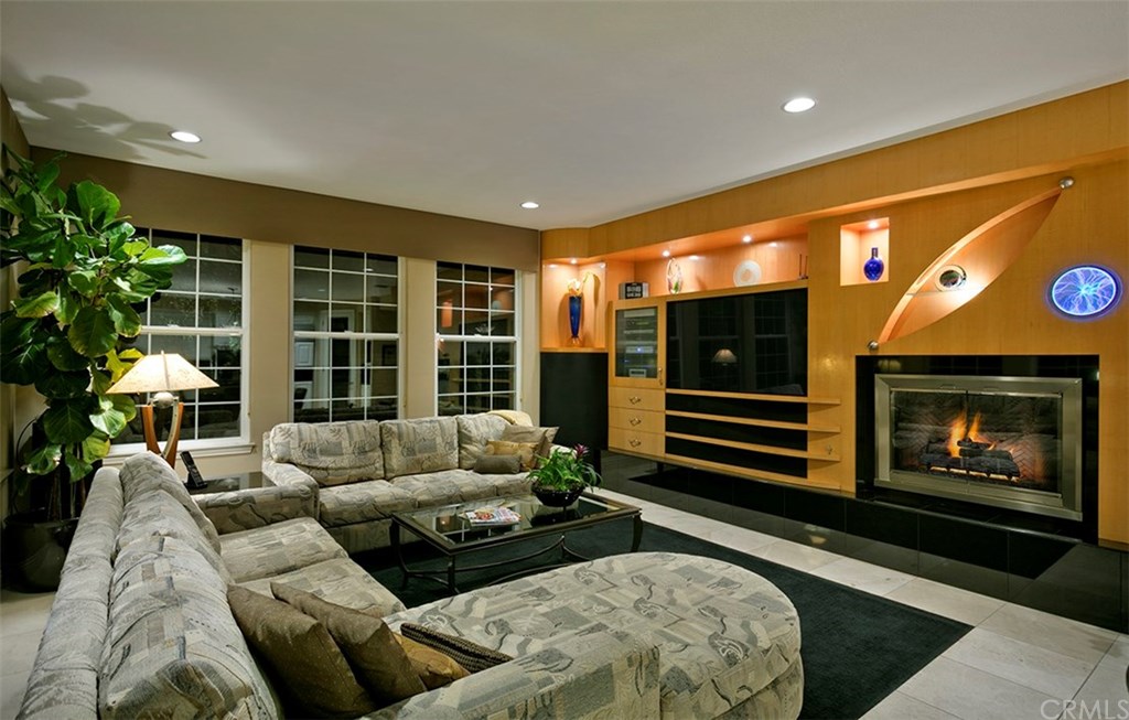 28362 Via Pasito San Juan Capistrano, CA 92675 - Photo 34 of 69 Family room off of the kitchen with custom cabinetry