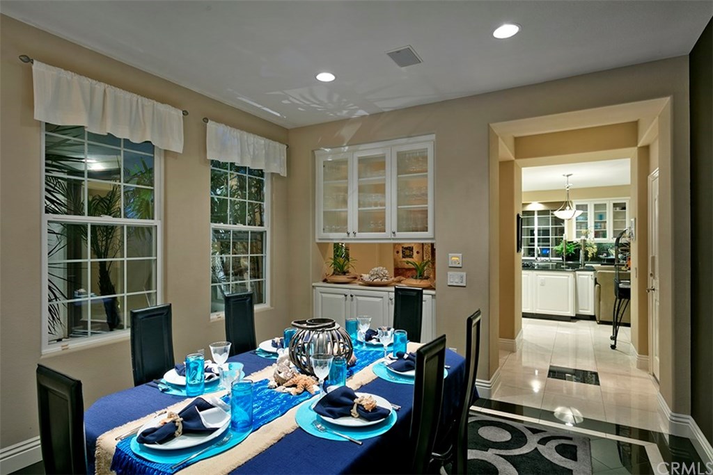 28362 Via Pasito San Juan Capistrano, CA 92675 - Photo 36 of 69 Dining room adjacent to kitchen