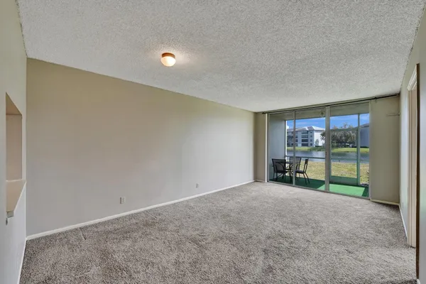 $2,100 | 9440 Poinciana Place, Unit 109, Davie, FL 33324