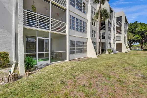 $2,100 | 9440 Poinciana Place, Unit 109, Davie, FL 33324