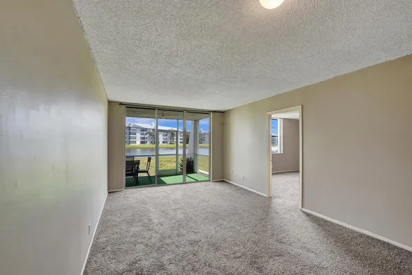 $2,100 | 9440 Poinciana Place, Unit 109, Davie, FL 33324