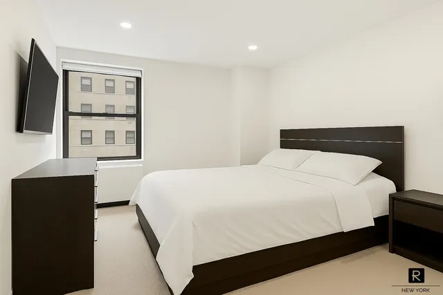 $825,000 | 153 East 87th Street, Unit 9D | Upper East Side