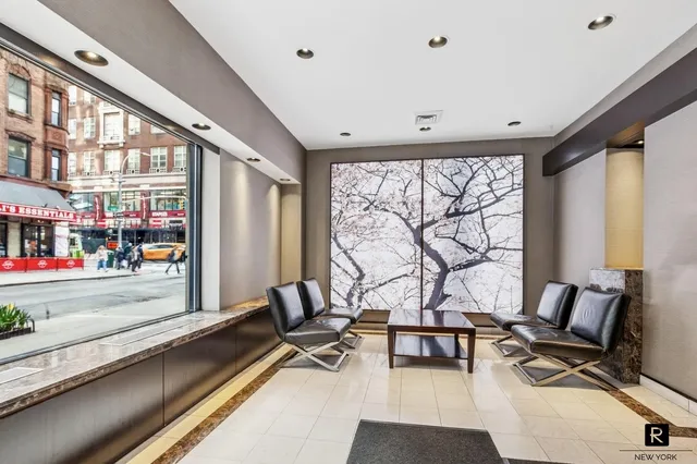 $825,000 | 153 East 87th Street, Unit 9D | Upper East Side