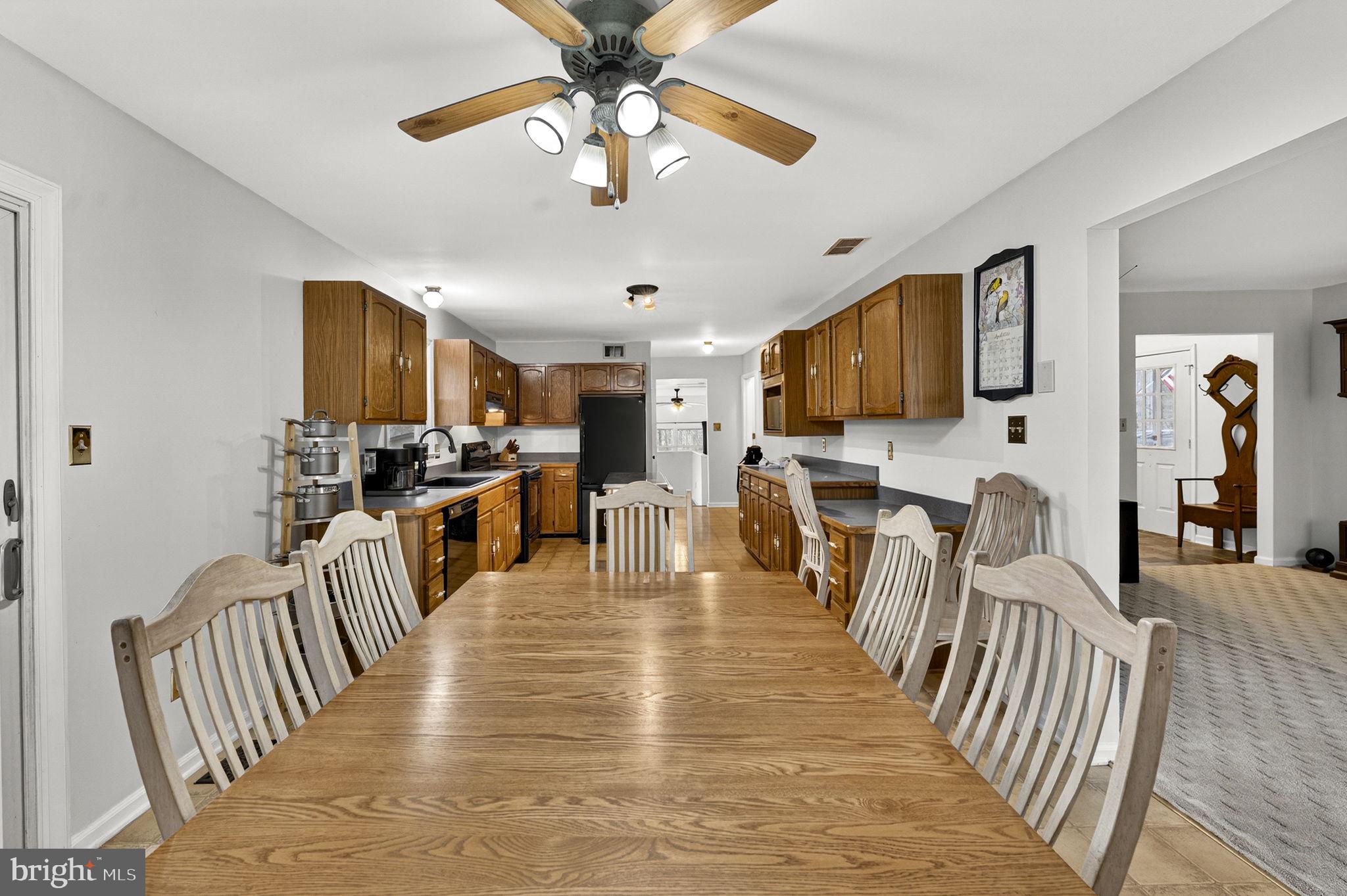 2266 Beaver Dam Road Midland, VA 22728 - Photo 24 of 93 Family Meal Time!