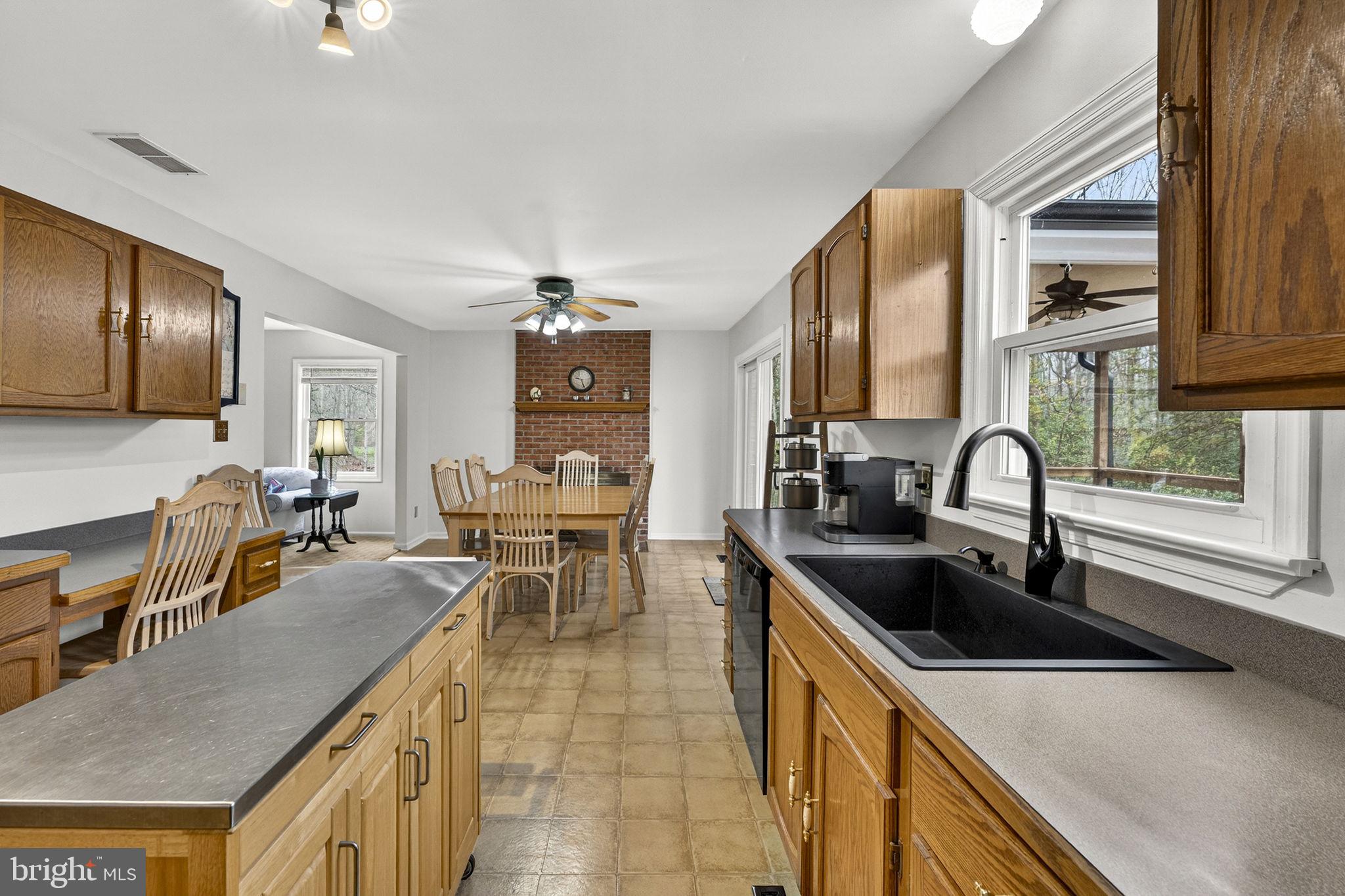 2266 Beaver Dam Road Midland, VA 22728 - Photo 36 of 93 Wonderful Gathering space