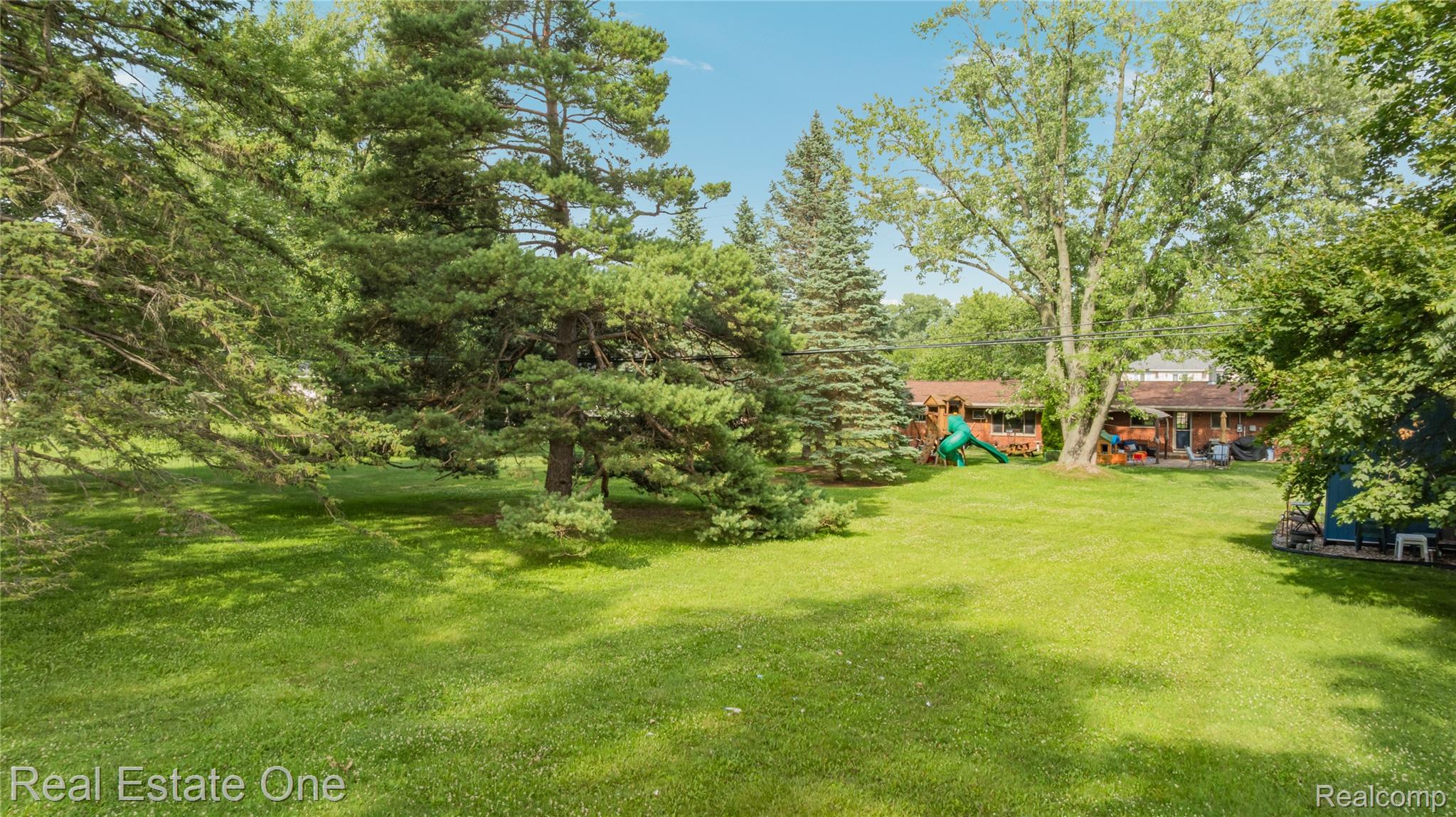 2810 Walbridge Drive Rochester, MI 48307 - Photo 56 of 58 Expansive grassy yard area with mature trees and evergreen landscaping