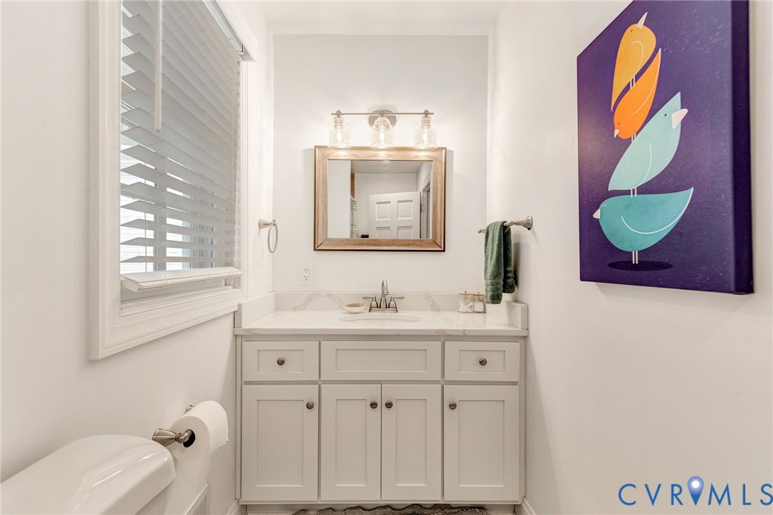 708 Keats Road Henrico, VA 23229 - Photo 20 of 39 Hall Bath