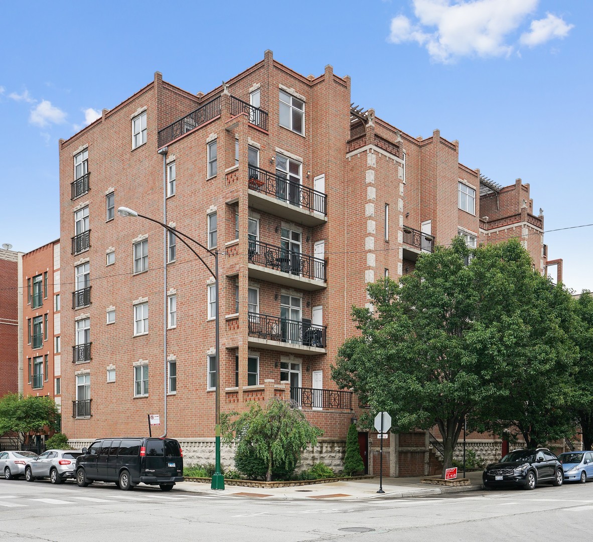 822 West Hubbard Street, Unit 5 Chicago, IL 60642 - Photo 1 of 31 a building view
