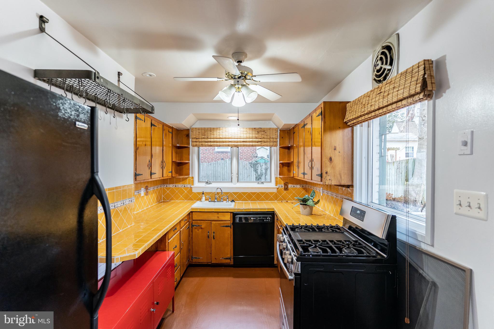 9211 Flower Avenue Silver Spring, MD 20901 - Photo 5 of 44