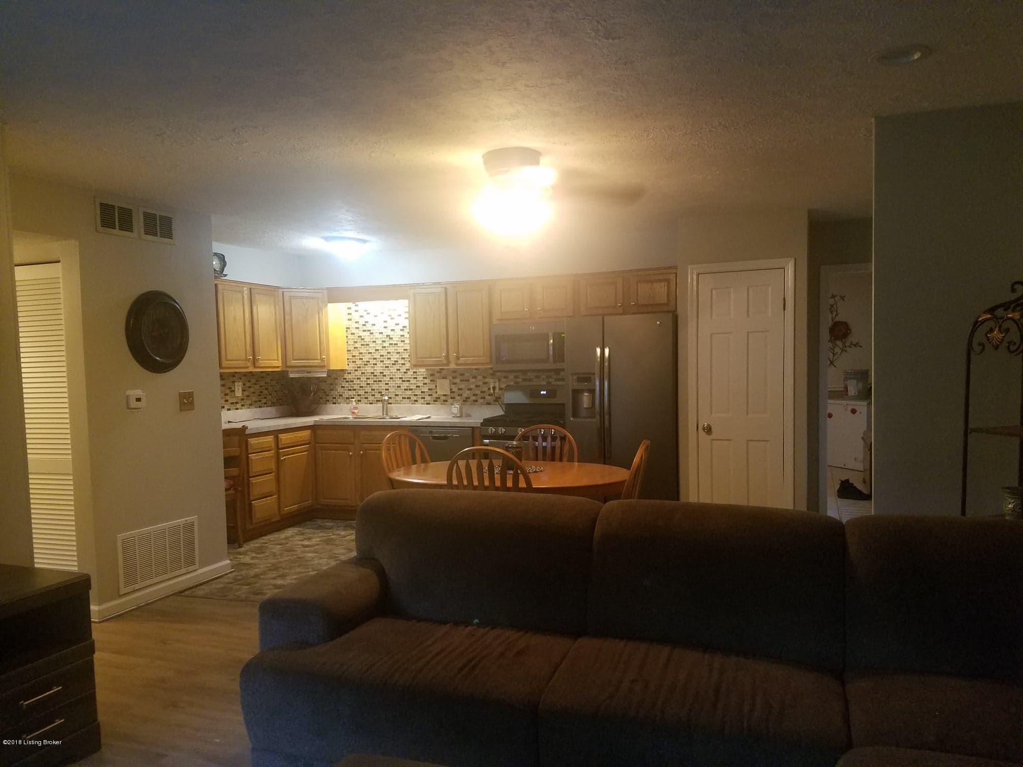 3902 Bonavant Road Louisville, KY 40219 - Photo 3 of 18 Living Room and Kitchen