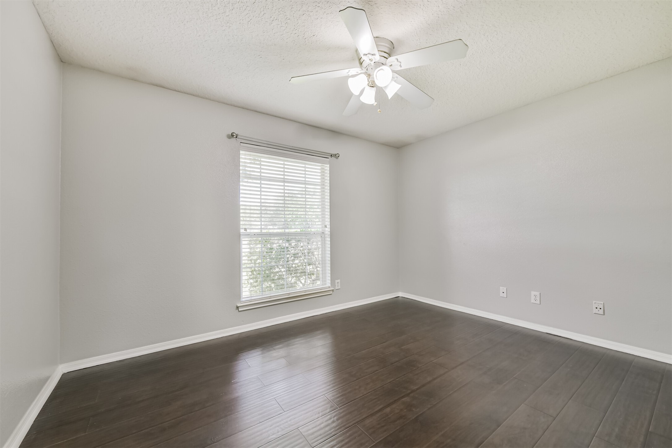 2401 Woody Road Pearland, TX 77581 - Photo 23 of 31