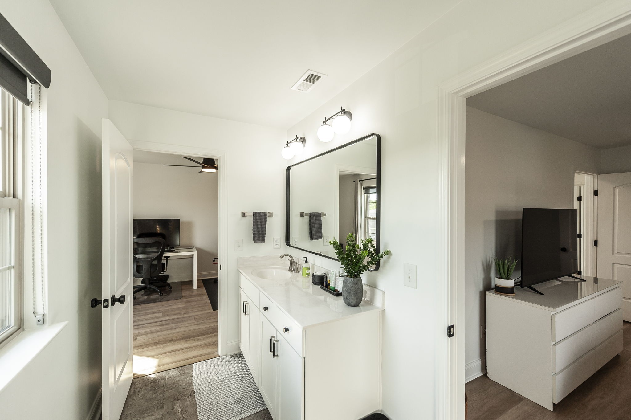 400 Quarry Road Gallatin, TN 37066 - Photo 55 of 81 a living room with furniture and a flat screen tv