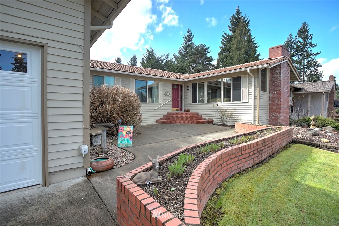 14331 Southeast 163rd Street Renton, WA 98058 - Photo 4 of 24 Gallery Image 4