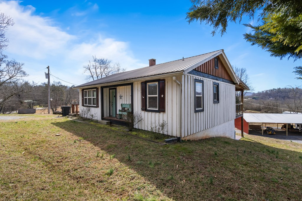 337 Fires Creek Road Hayesville, NC 28904 - Photo 4 of 29