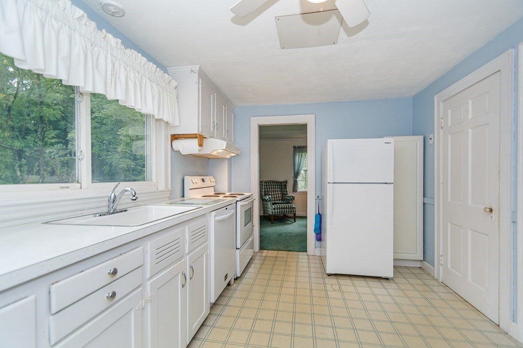 27 Fairmount Road Reading, MA 01867 - Photo 3 of 30 Gallery Image 3