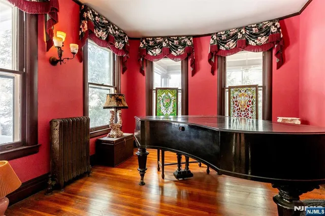 $999,000 | 20 Prospect Terrace, Montclair, NJ 07042