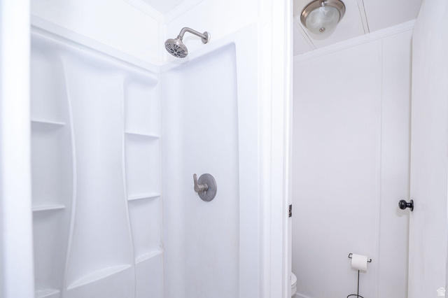 2600 North Hill Field Road, Unit 5 Layton, UT 84041 - Photo 18 of 33 Bathroom