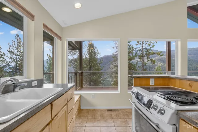 $599,000 | 283 Quail Drive, Lenore, ID 83541