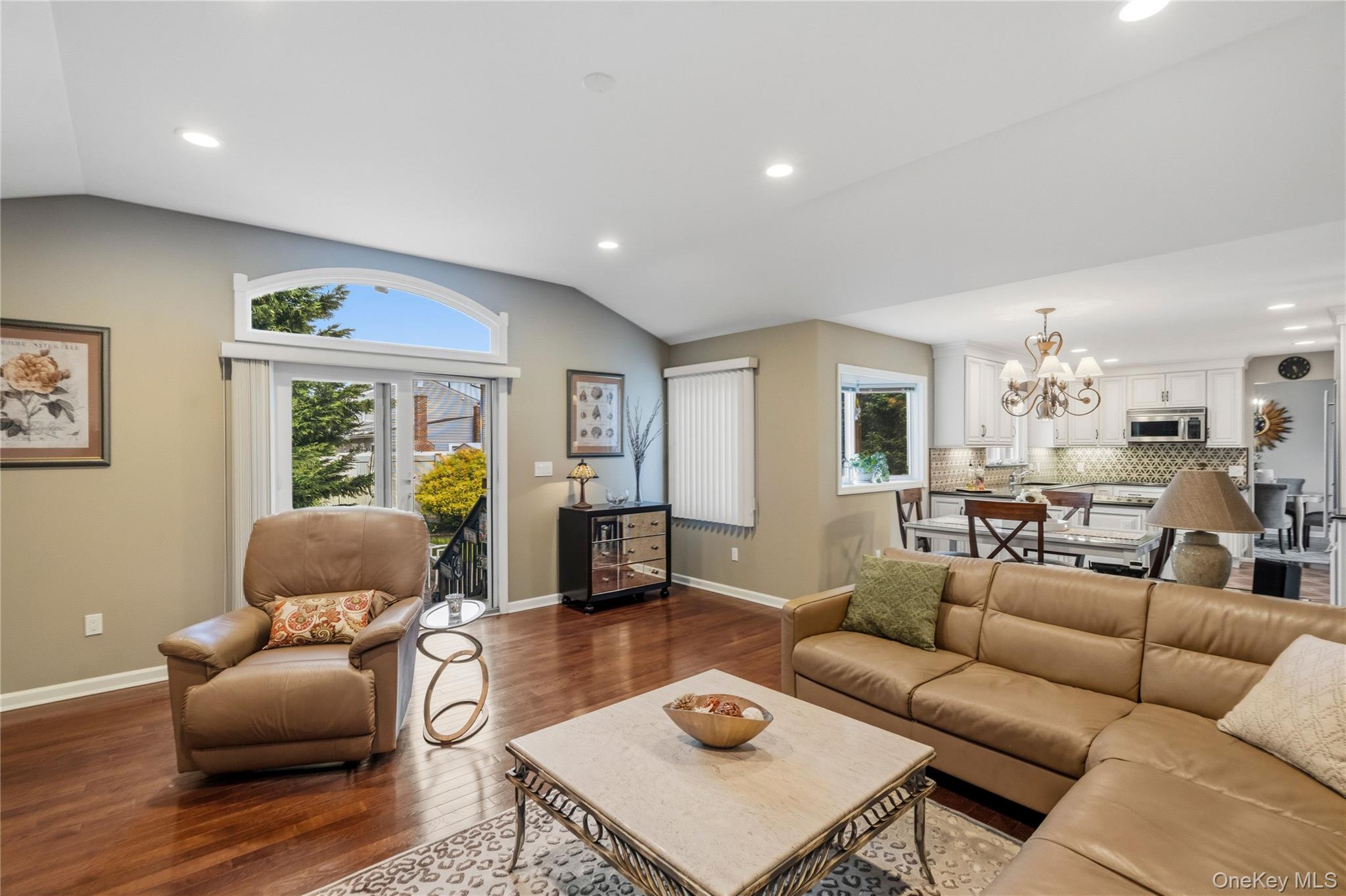 34 Admiral Road Massapequa, NY 11758 - Photo 18 of 32