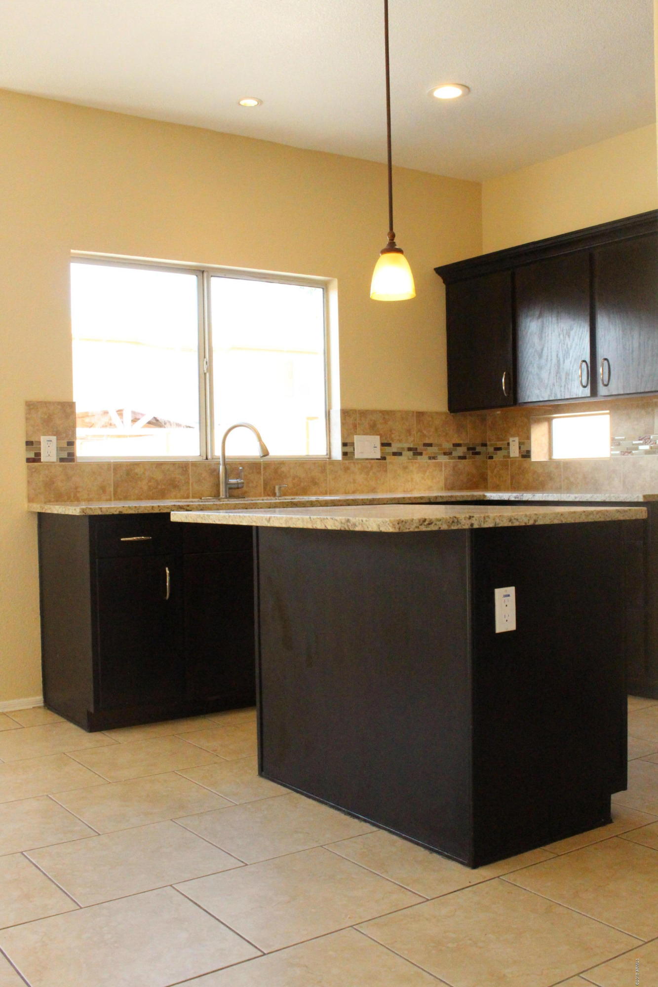 8916 West Monte Vista Road Phoenix, AZ 85037 - Photo 3 of 48 IMG_0567