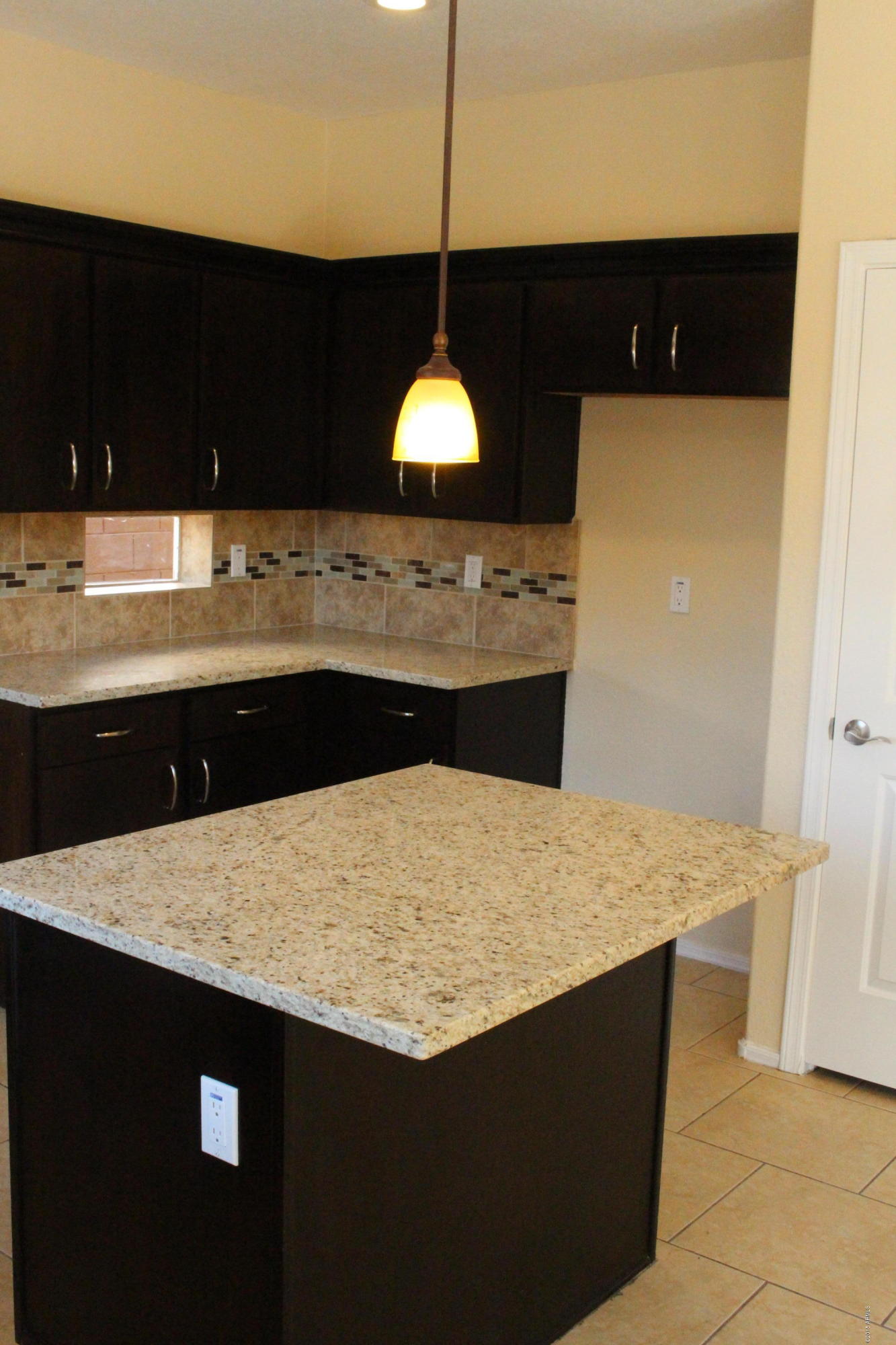 8916 West Monte Vista Road Phoenix, AZ 85037 - Photo 5 of 48 IMG_0570