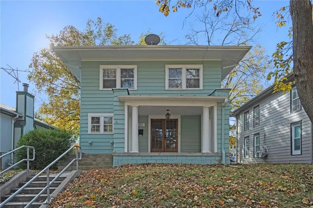 $330,000 | 211 East Cedar Street, Olathe, KS 66061