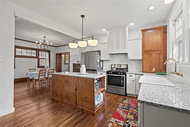 $330,000 | 211 East Cedar Street, Olathe, KS 66061