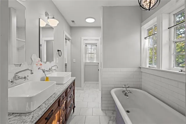 $330,000 | 211 East Cedar Street, Olathe, KS 66061