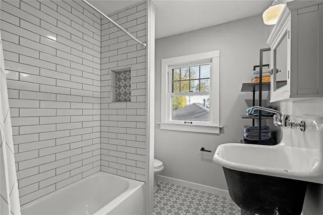 $330,000 | 211 East Cedar Street, Olathe, KS 66061