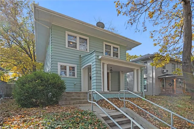 $330,000 | 211 East Cedar Street, Olathe, KS 66061