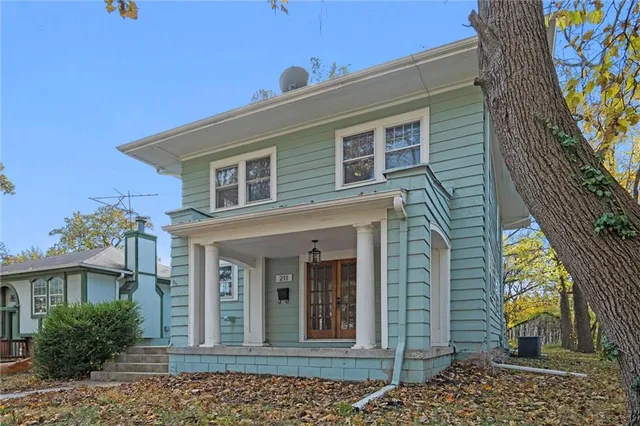 $330,000 | 211 East Cedar Street, Olathe, KS 66061