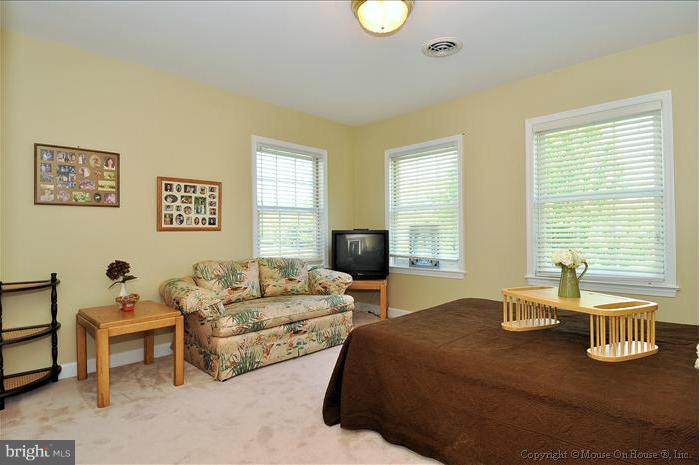 14422 Seneca Road Germantown, MD 20874 - Photo 6 of 30 Bedroom