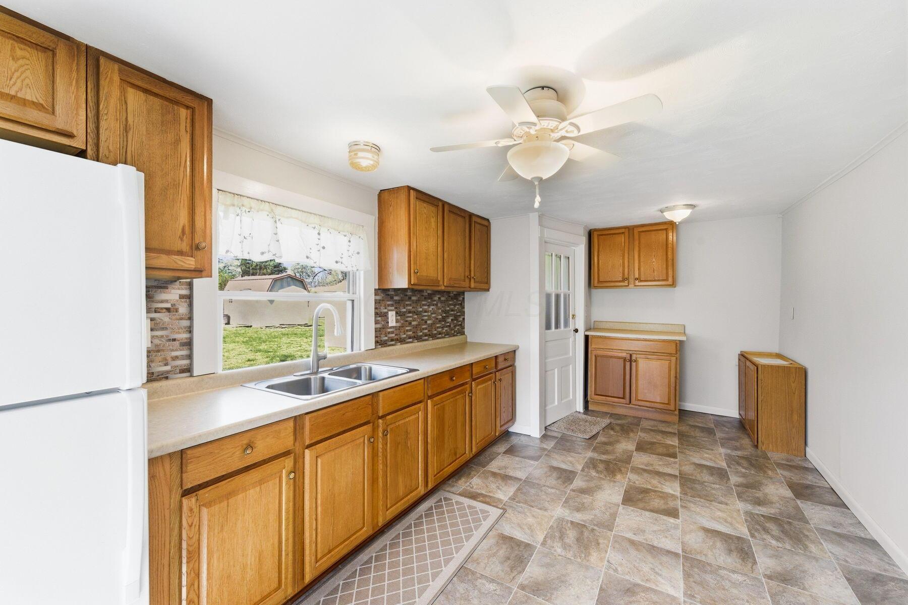 2113 Smeltzer Road Marion, OH 43302 - Photo 14 of 29 Kitchen