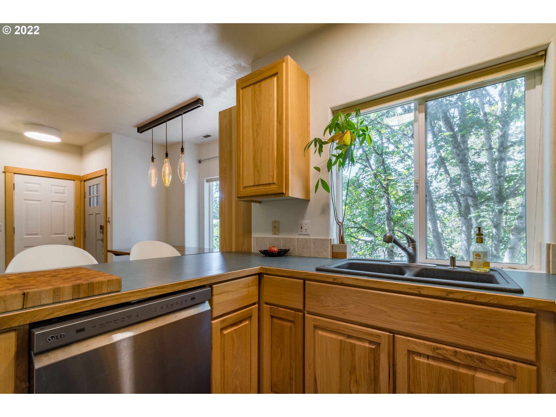 837 South 73rd Street Springfield, OR 97478 - Photo 11 of 32