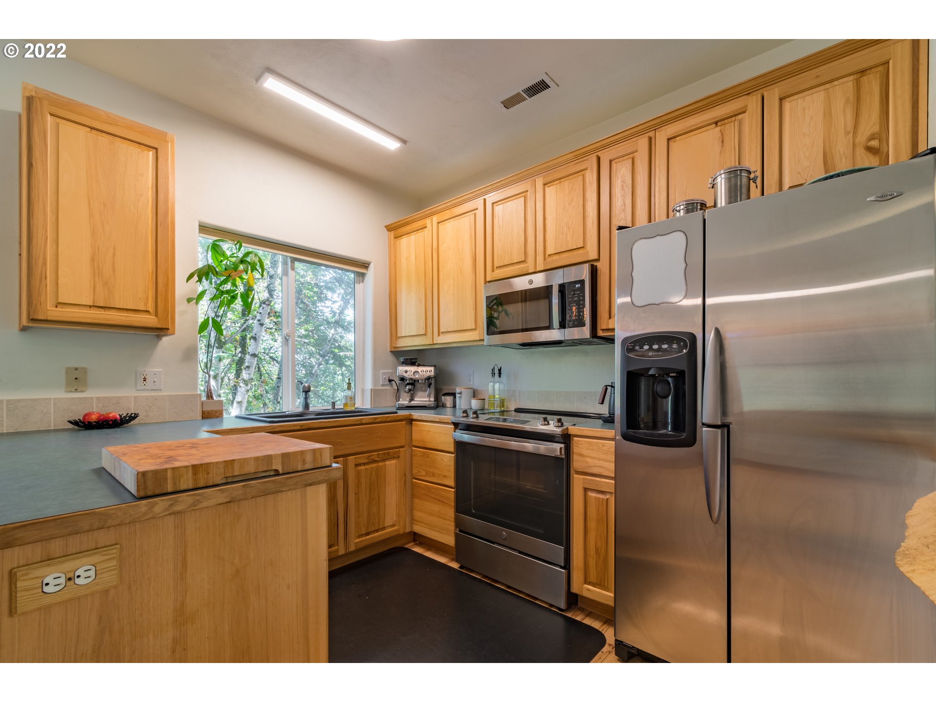 837 South 73rd Street Springfield, OR 97478 - Photo 10 of 32