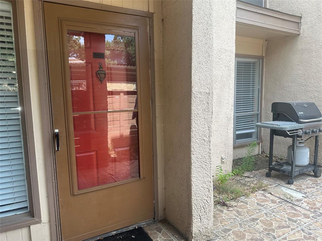 3121 Park Lane, Unit 1147 Dallas, TX 75220 - Photo 21 of 22 a view of a hallway with a door and a chair