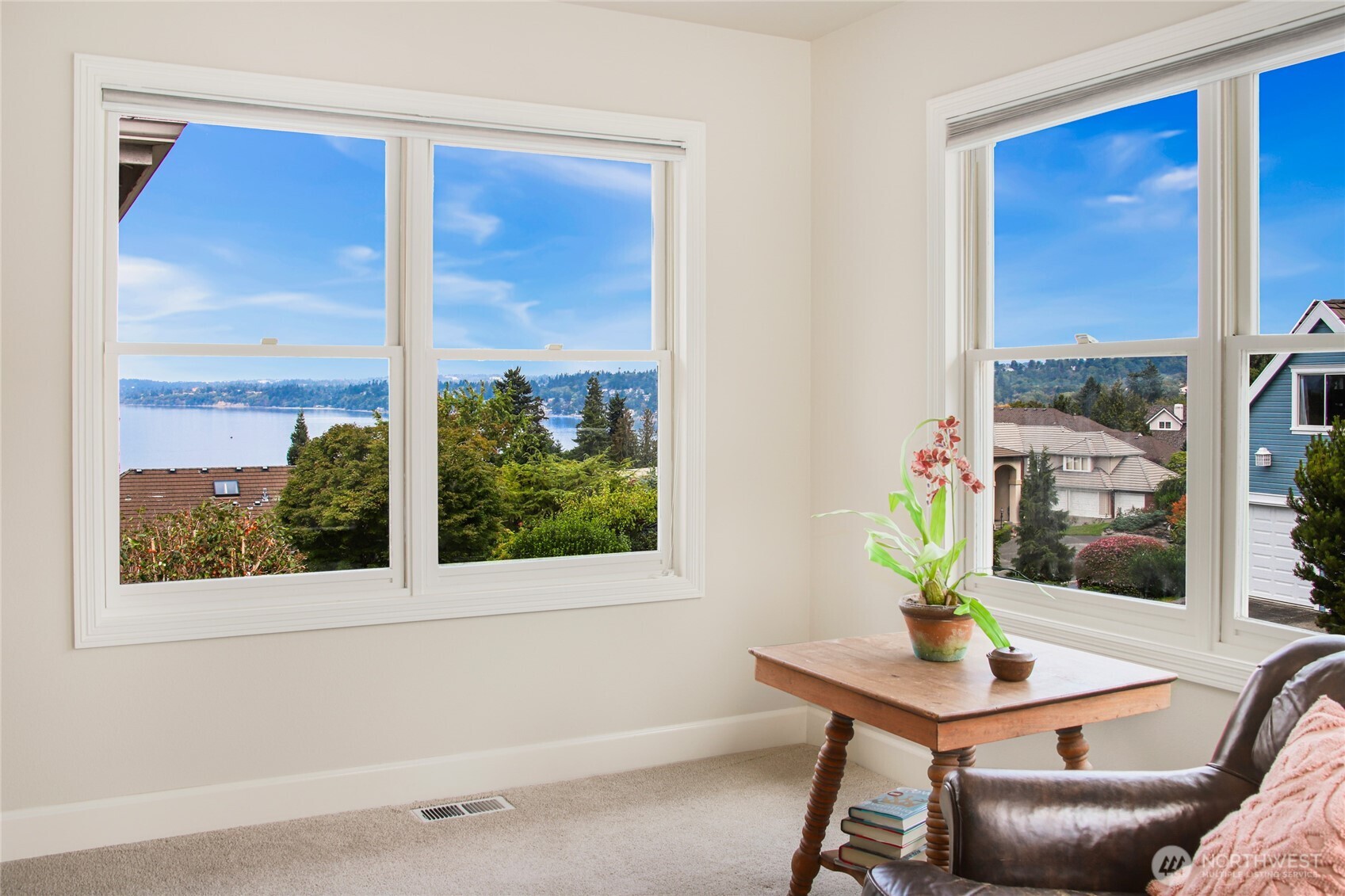 621 Southwest 295th Place Federal Way, WA 98023 - Photo 23 of 35 a workspace with furniture and window