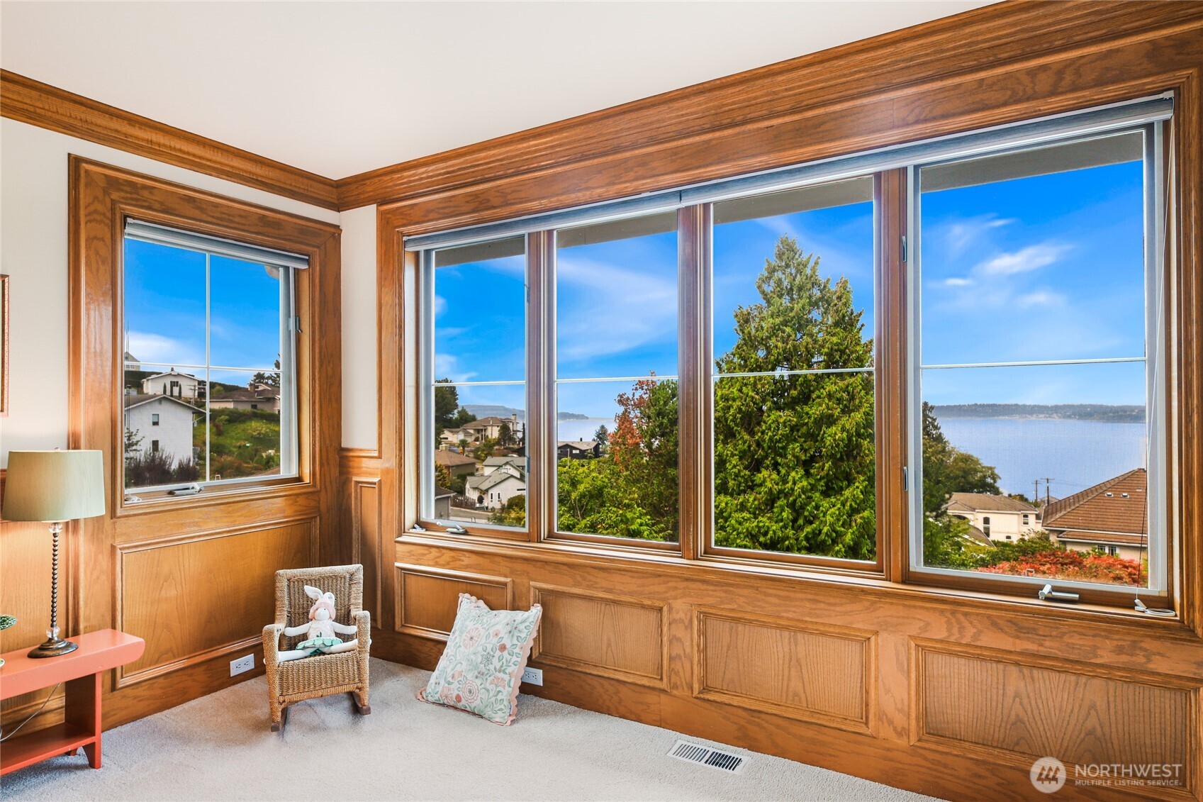 621 Southwest 295th Place Federal Way, WA 98023 - Photo 29 of 35 a living room filled with furniture and a window