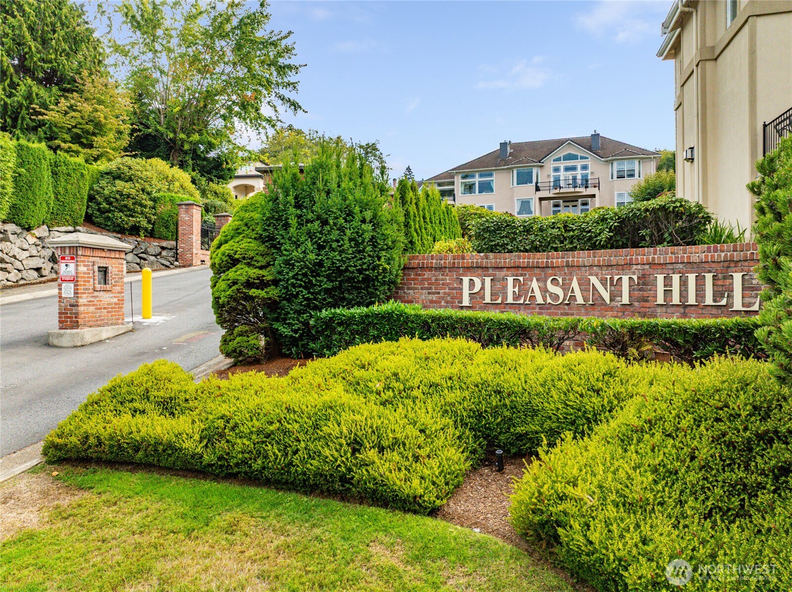 621 Southwest 295th Place Federal Way, WA 98023 - Photo 3 of 35