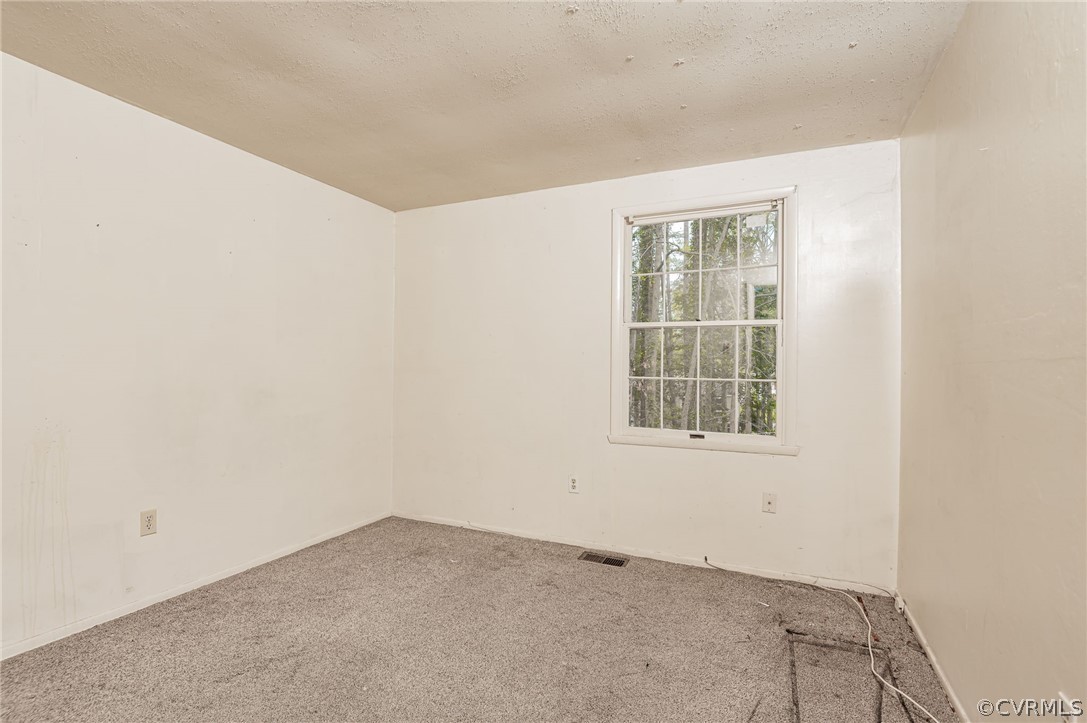 9333 Carbe Road North Chesterfield, VA 23236 - Photo 15 of 34 an empty room with a window