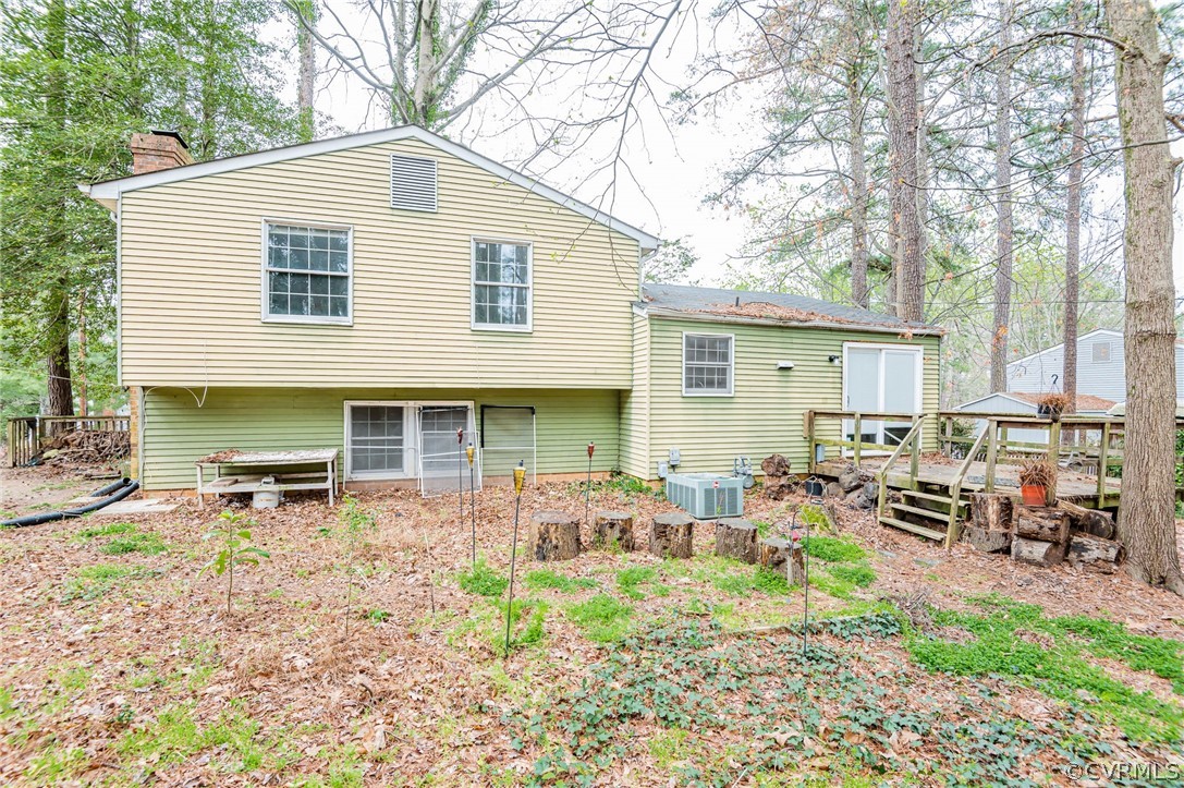 9333 Carbe Road North Chesterfield, VA 23236 - Photo 29 of 34 a backyard of a house with table and chairs