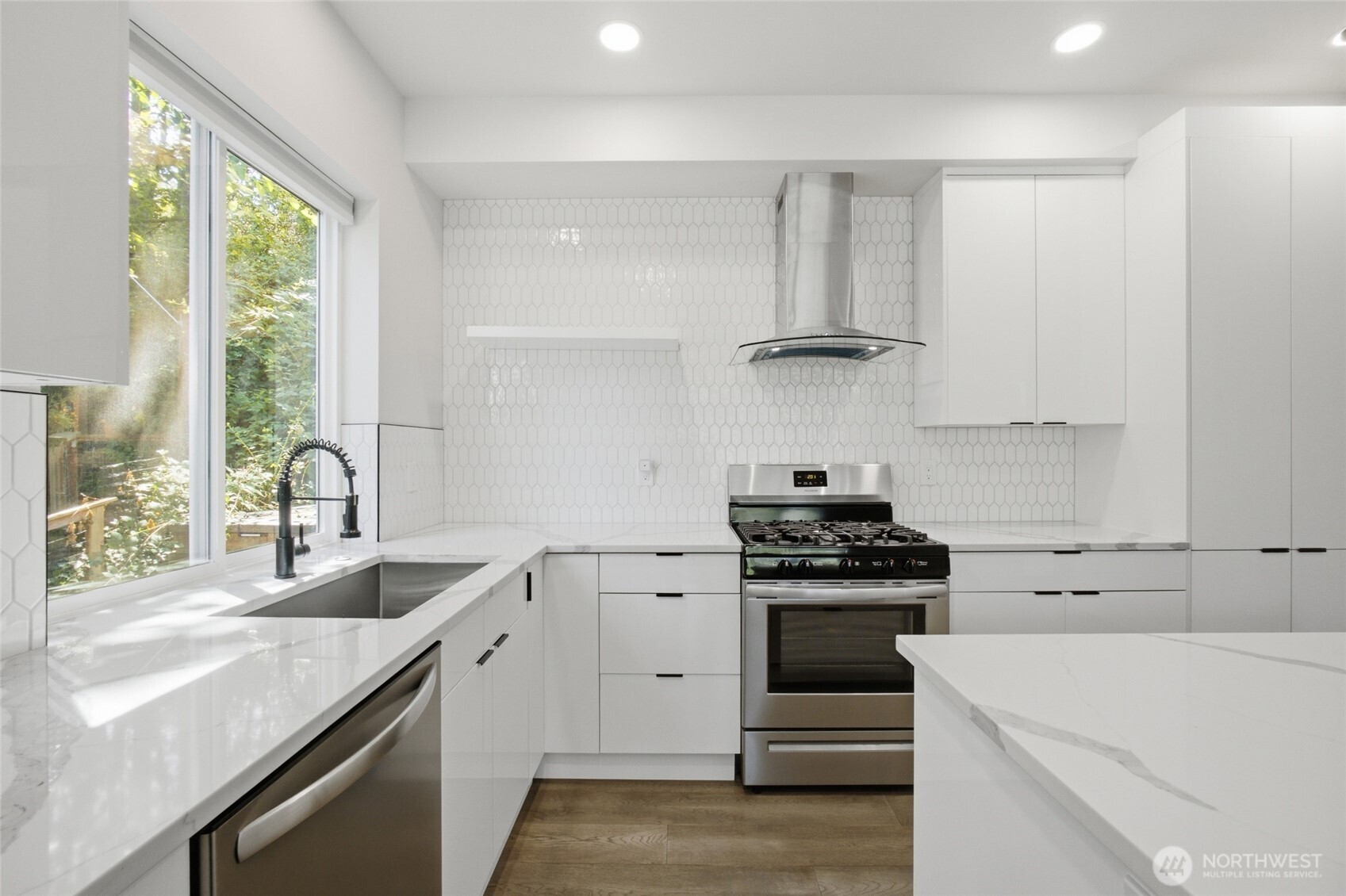 7511 Dumar Way Southwest Seattle, WA 98106 - Photo 21 of 38