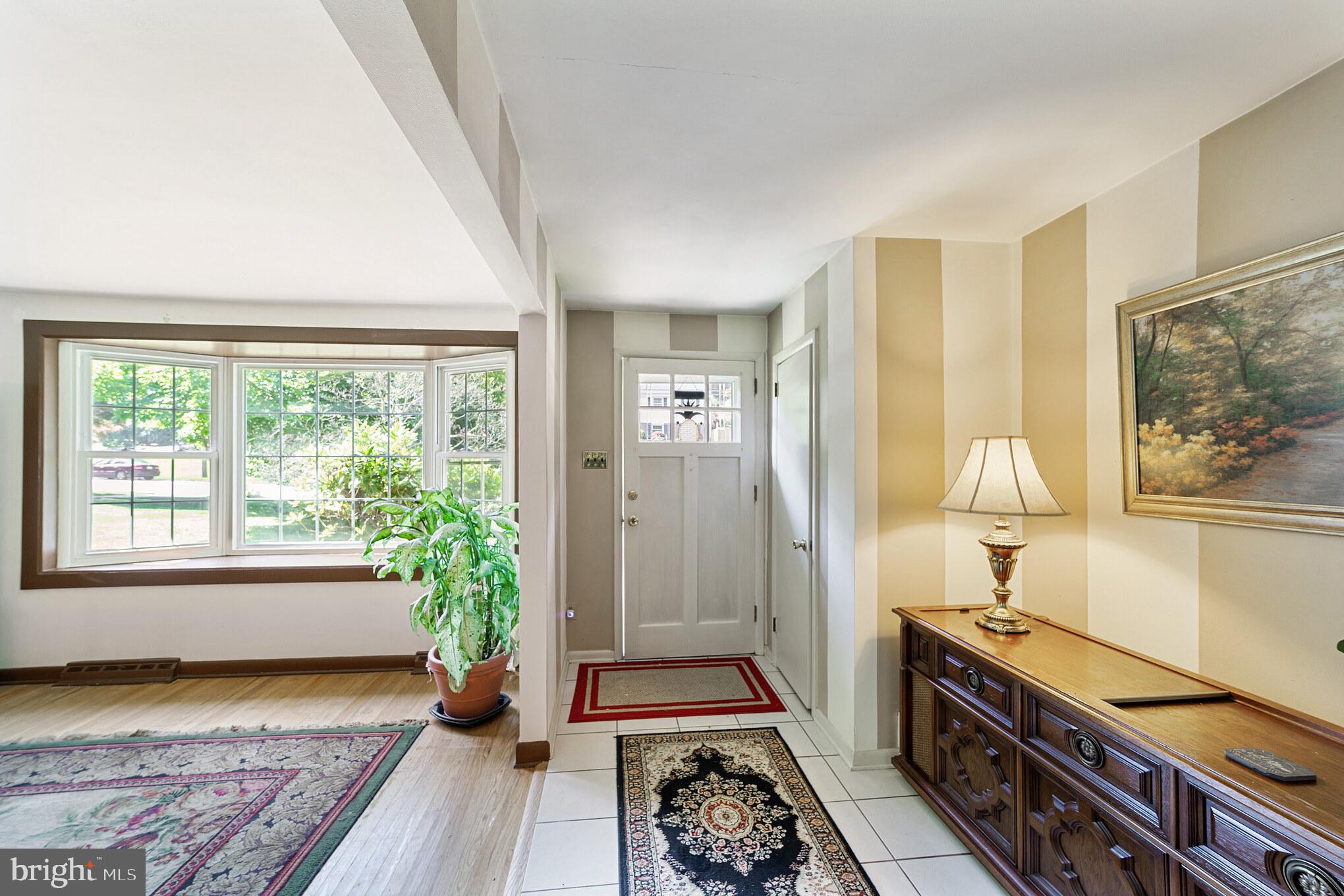 606 Brookwood Road Wayne, PA 19087 - Photo 2 of 34