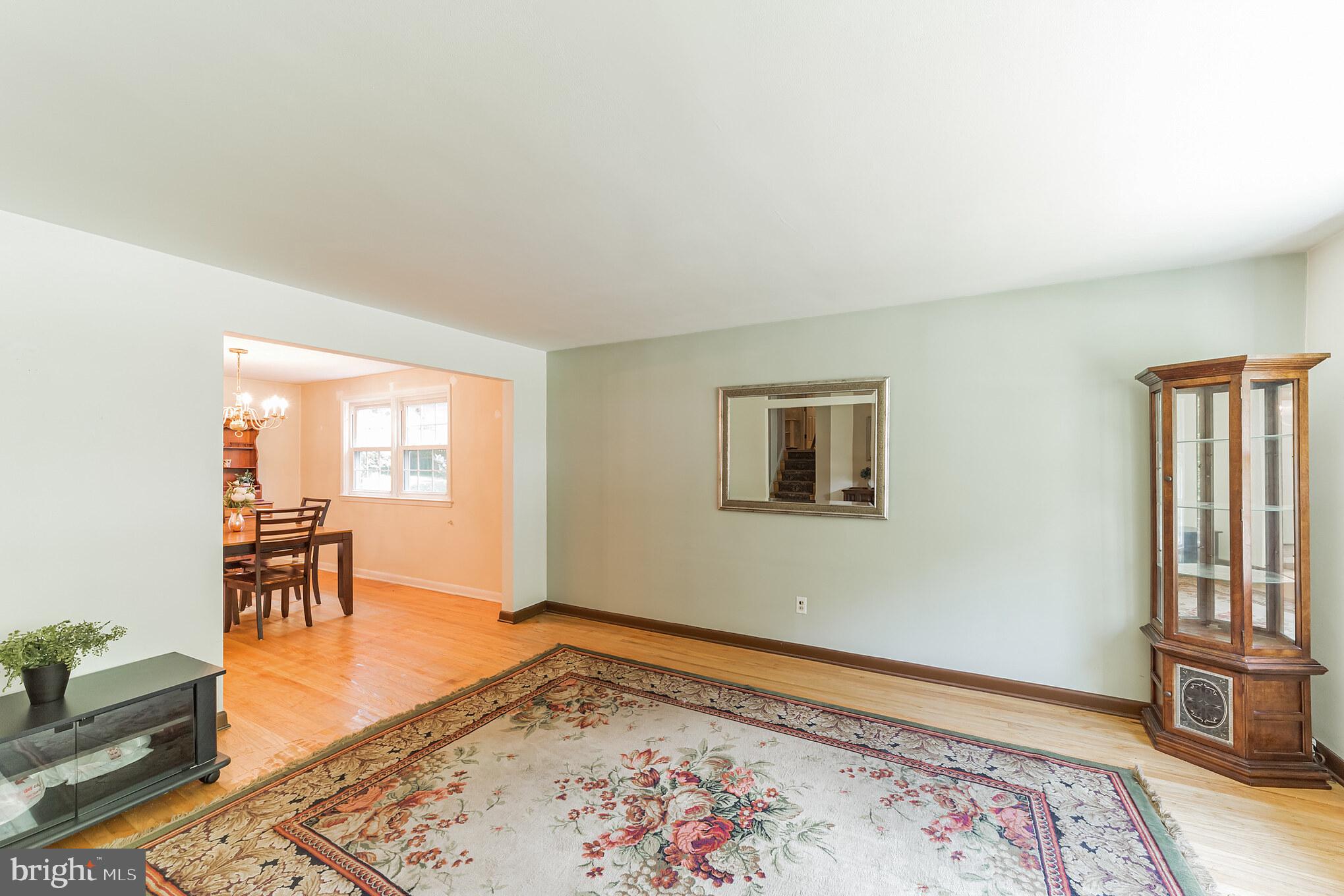 606 Brookwood Road Wayne, PA 19087 - Photo 3 of 34