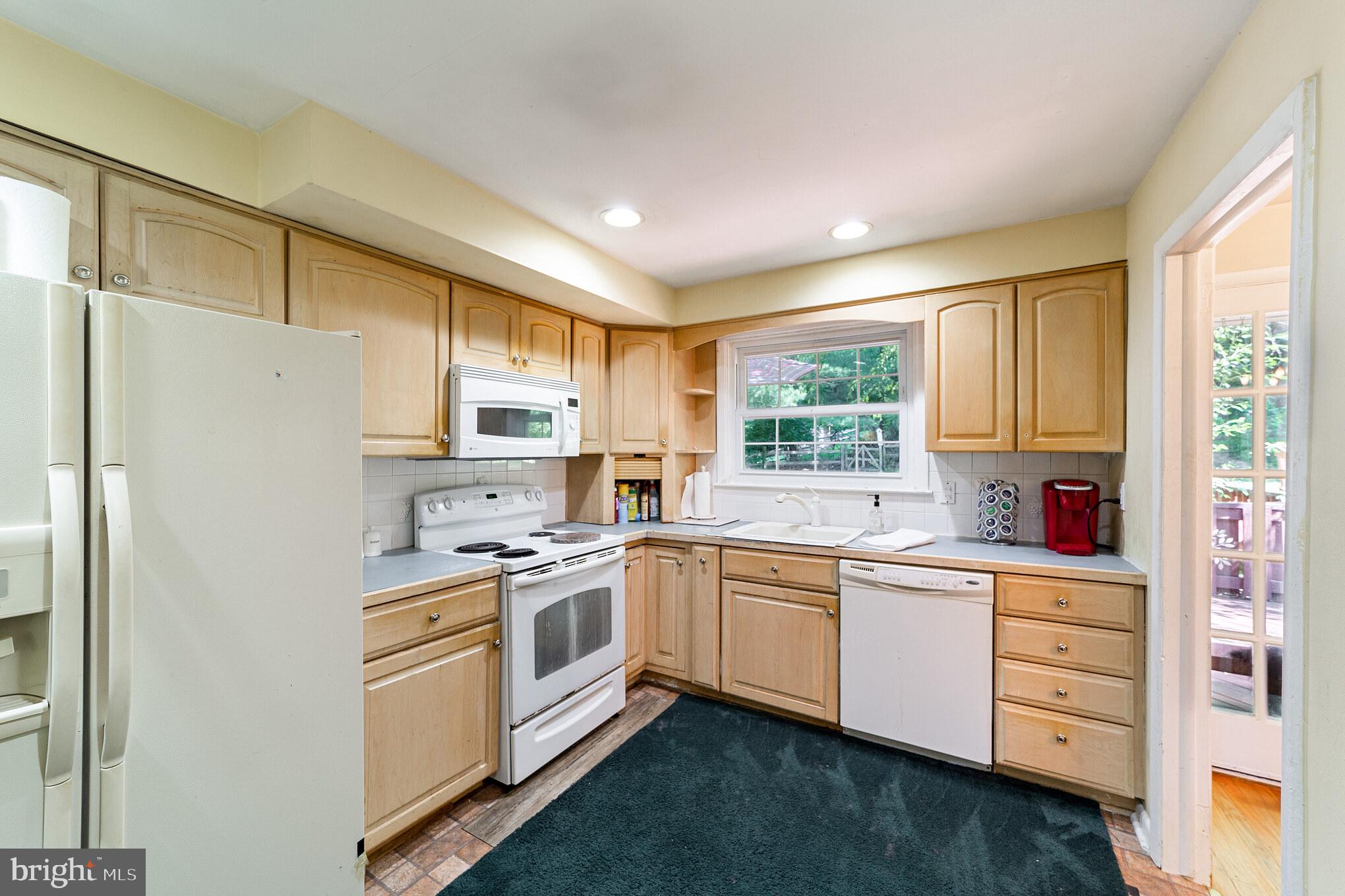 606 Brookwood Road Wayne, PA 19087 - Photo 6 of 34